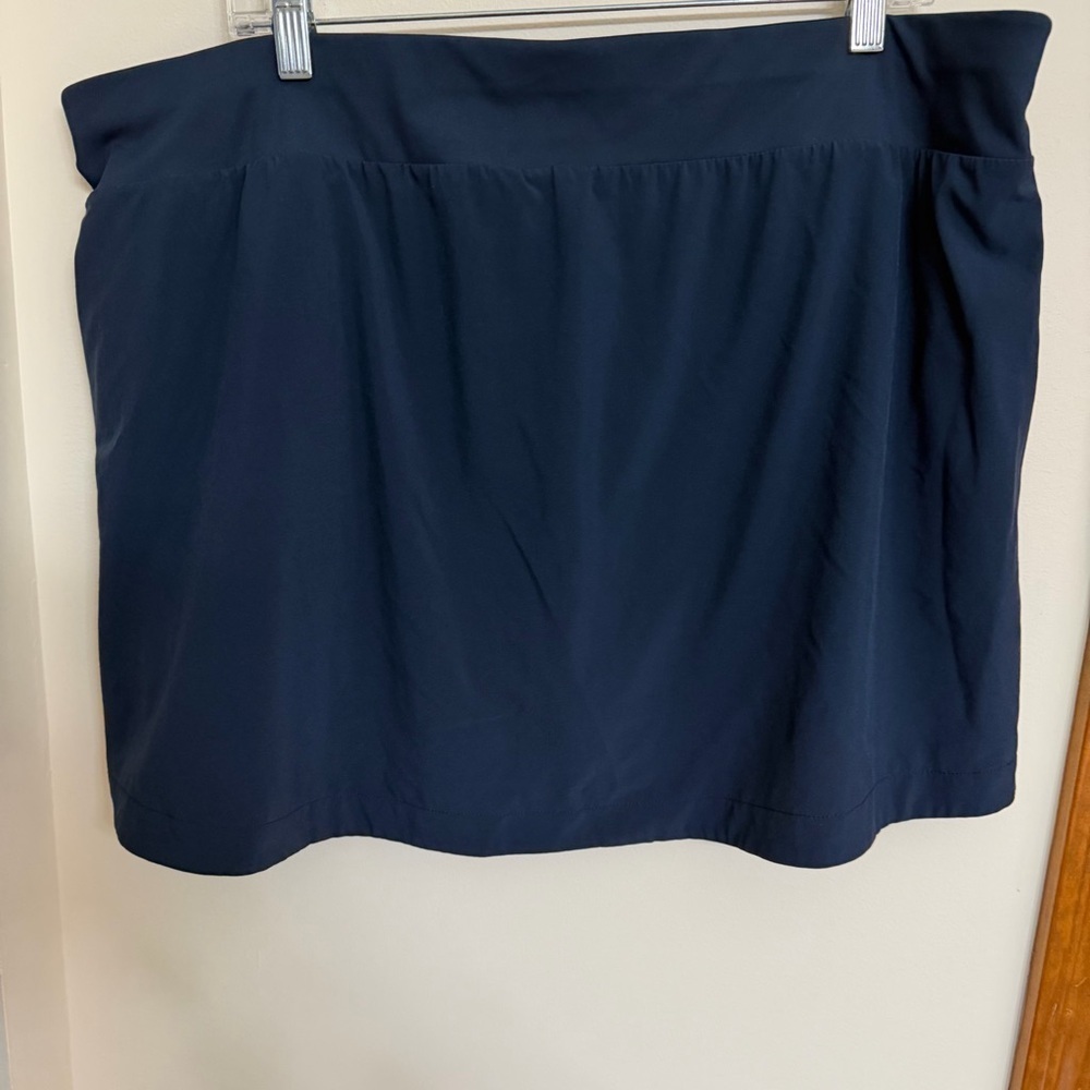STYLUS Navy Performance Skort - Picture 5 of 6